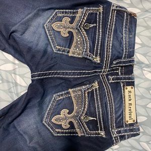 Avery Straight Stretch Jean
ROCK REVIVAL